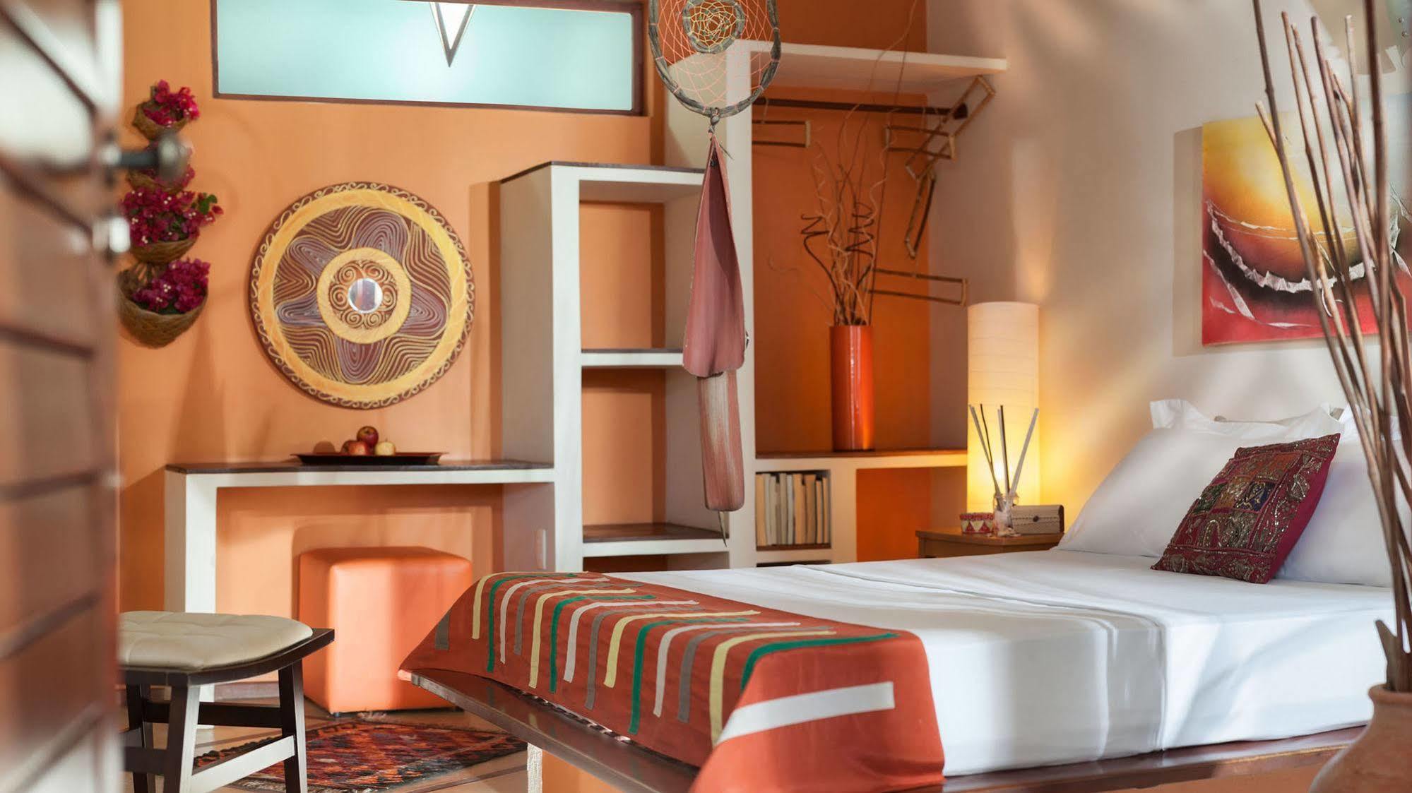 Standard Double Suite,703962964:JPEG