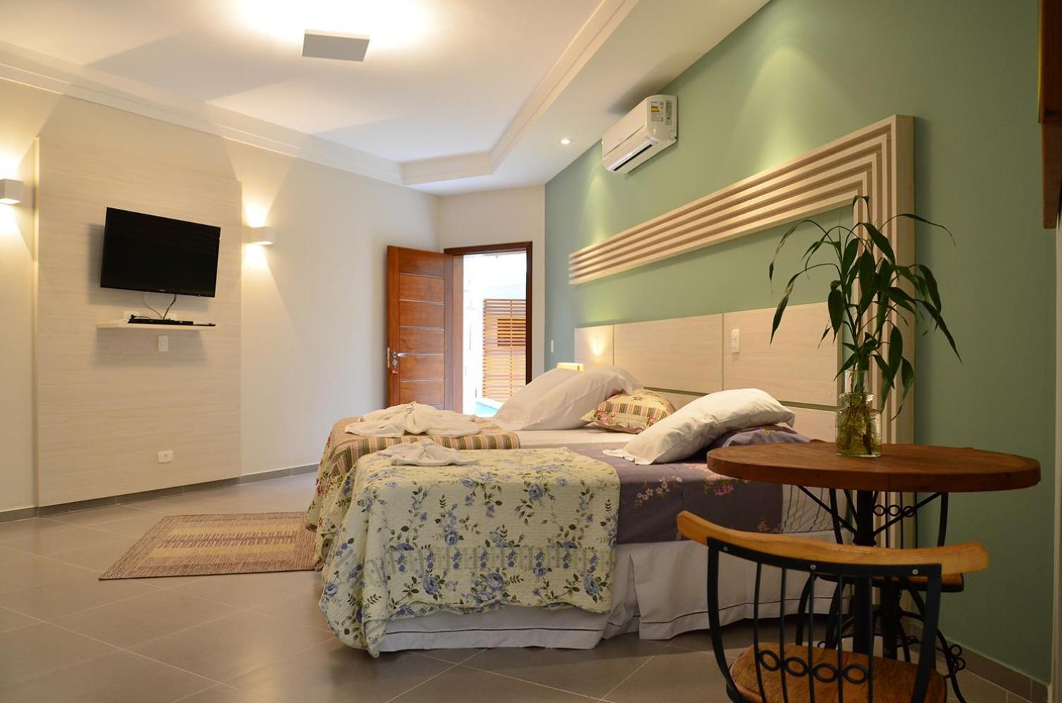 Quarto Triplo com Vista do Jardim