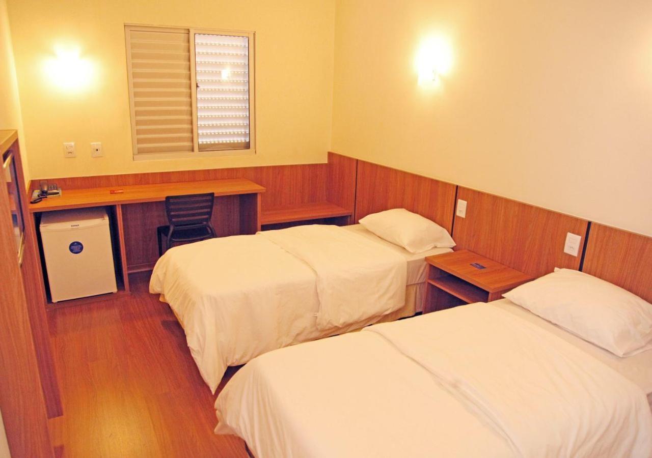 Quarto com Cama de Casal ou 2 de Solteiro