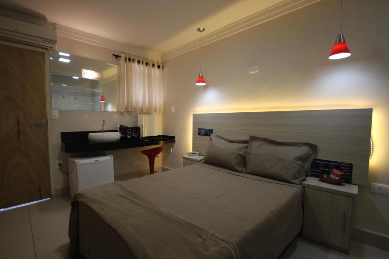 Großes Doppel-/Zweibettzimmer
