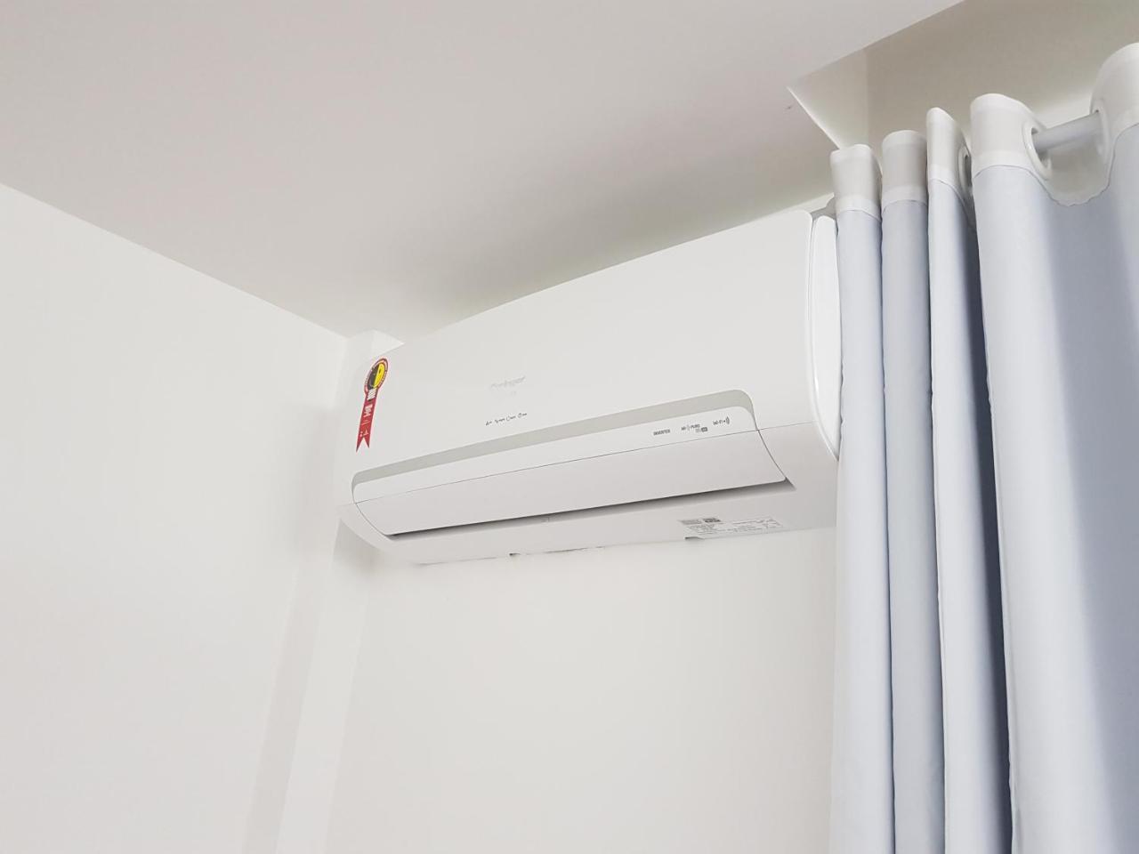 Tweepersoonskamer met 2 Aparte Bedden en Eigen Badkamer
