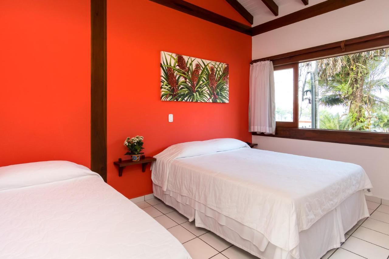 Quarto com Cama de Casal ou 2 de Solteiro e Banheiro Privativo