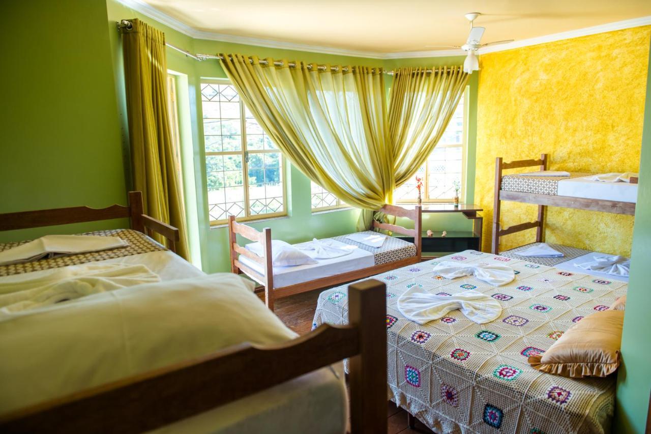 Suíte com Cama King-size e Banheira de Hidromassagem