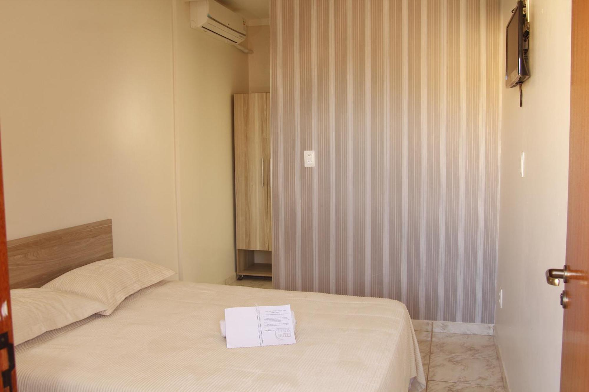 Quarto com Cama de Casal ou 2 de Solteiro