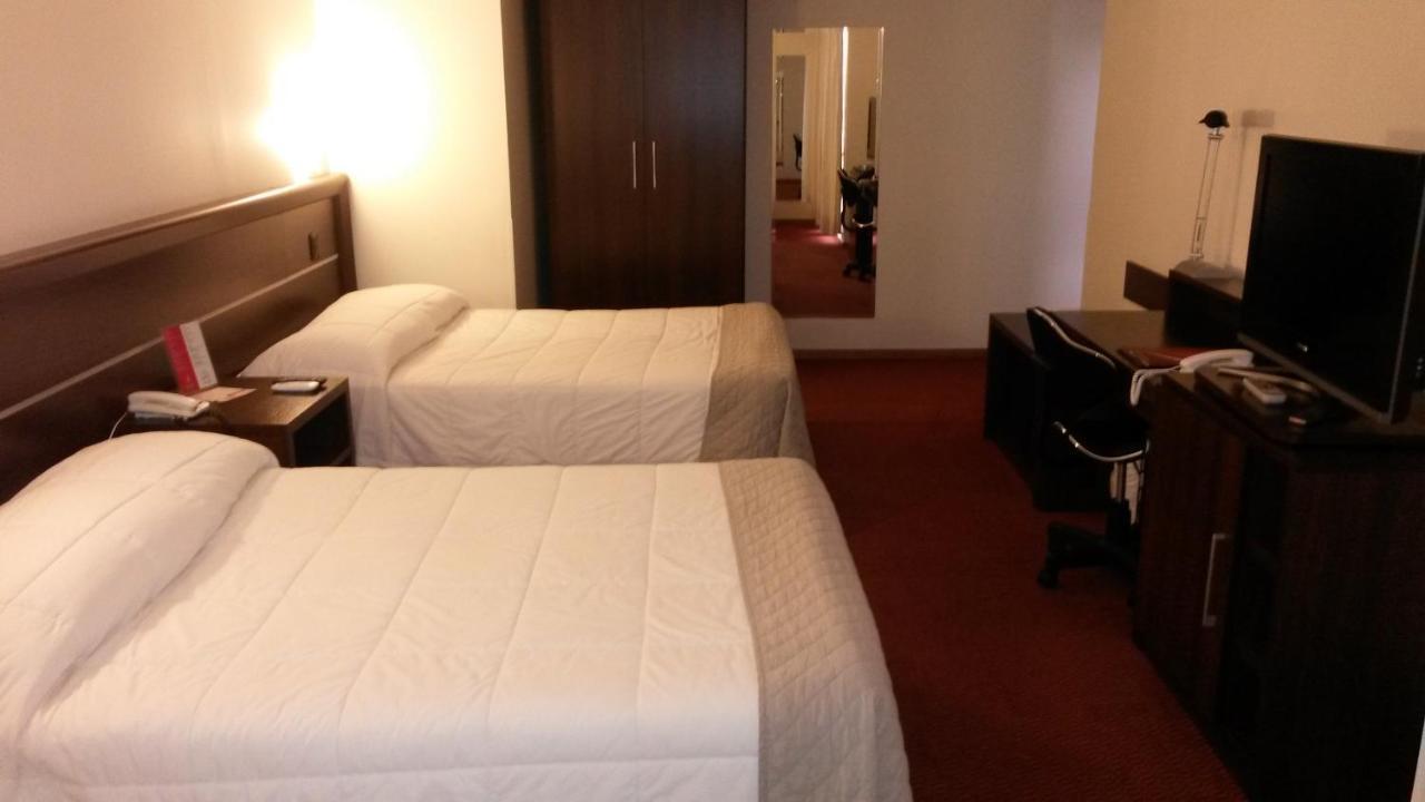 Quarto com Cama de Casal ou 2 de Solteiro