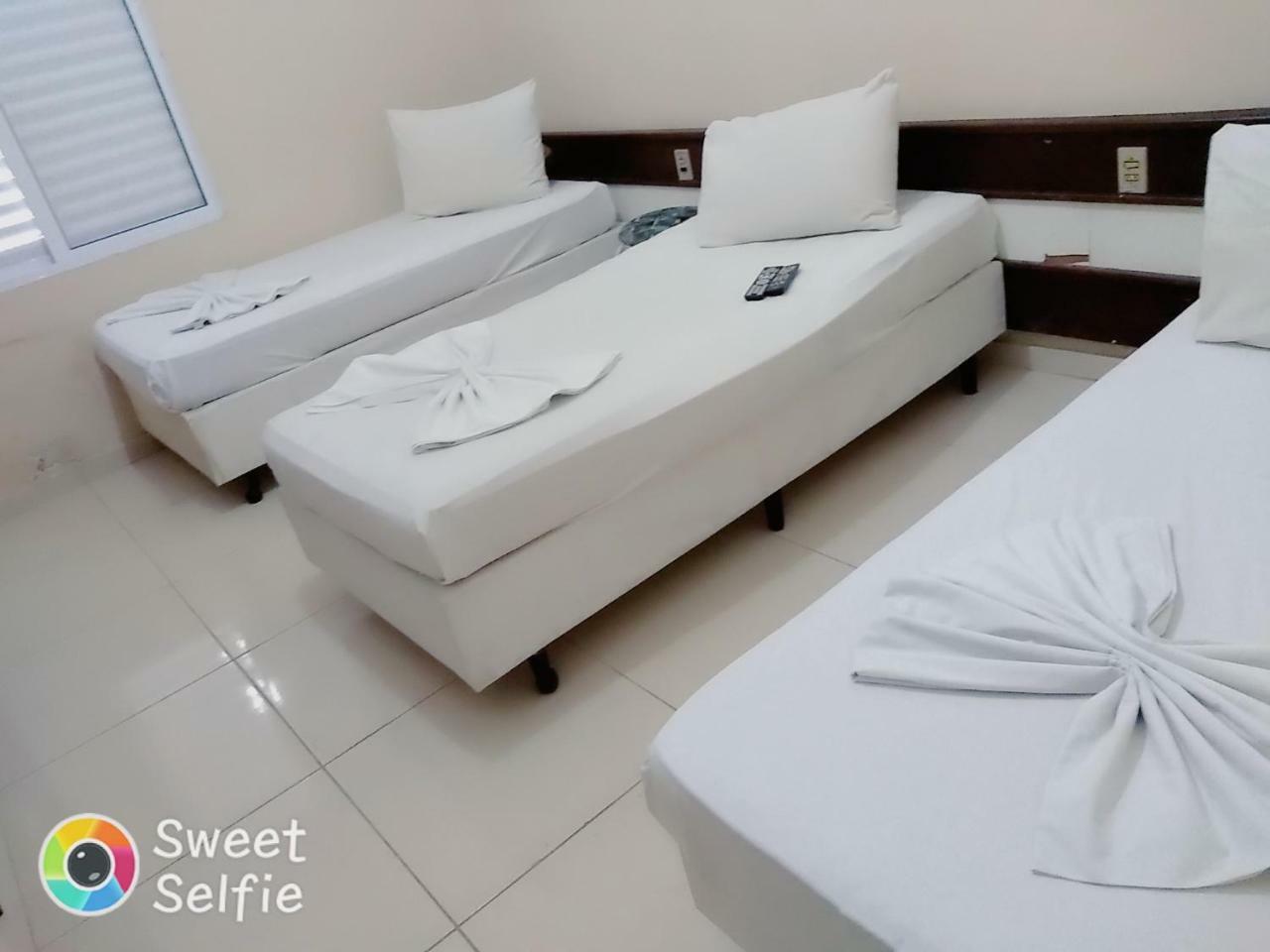 Quarto Triplo com Banheiro Privativo