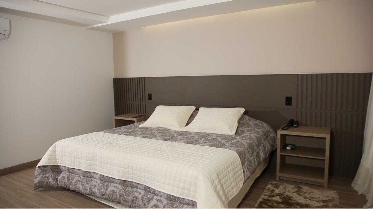 Quarto Deluxe com Cama de Casal ou 2 de Solteiro