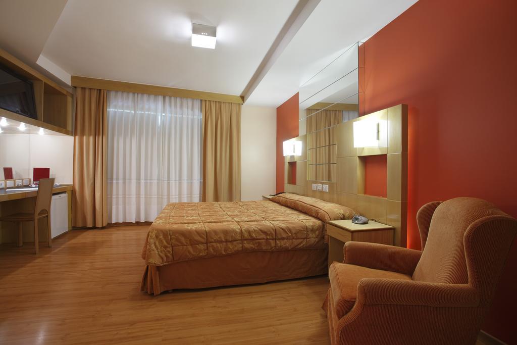 Suite (4 Adults),80269449:JPEG