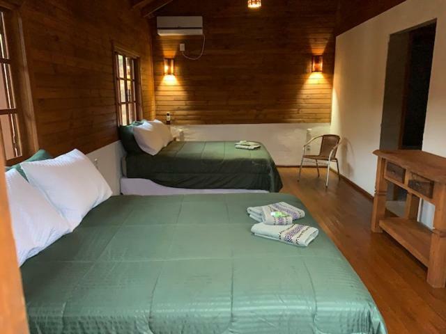 Quarto Duplo