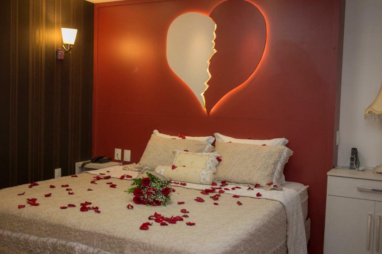 Deluxe King Suite,818576114:JPEG