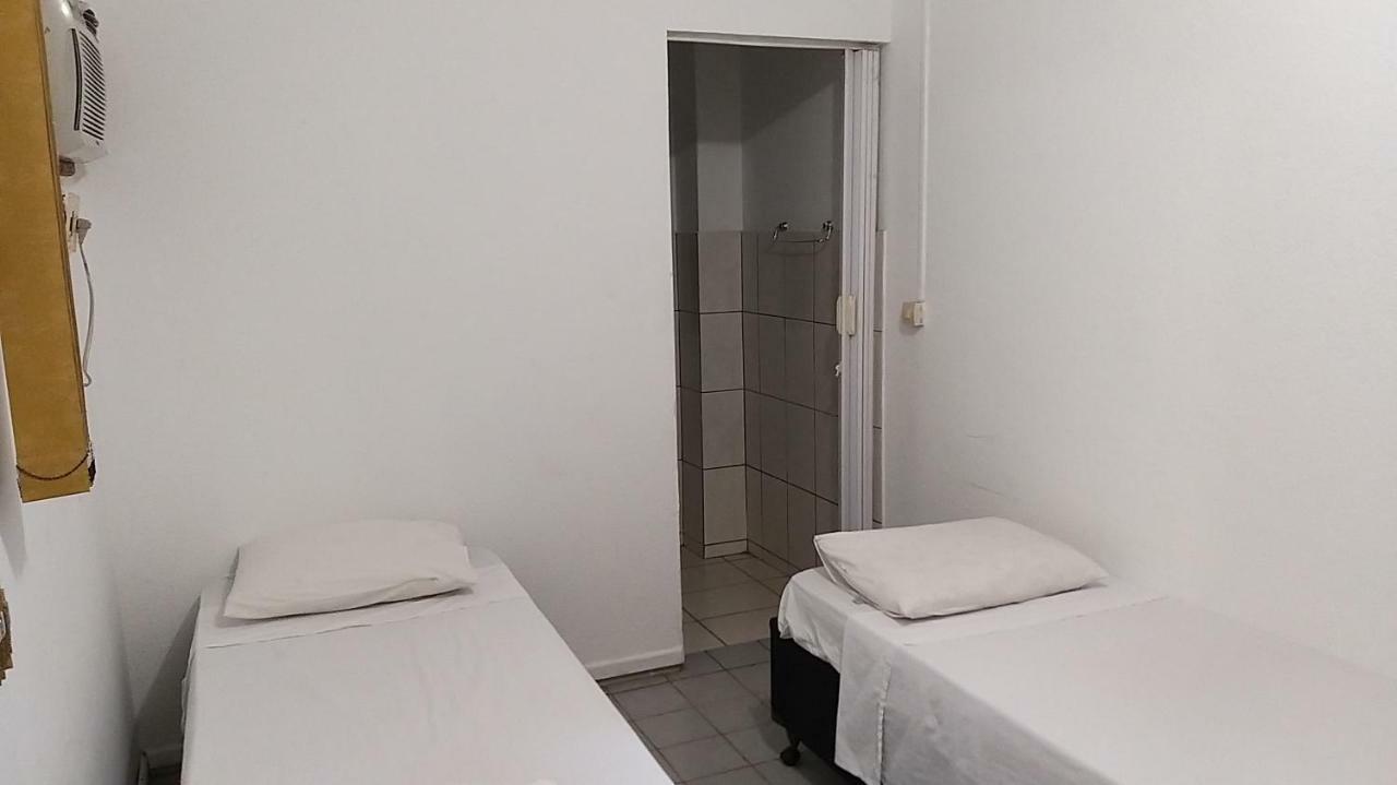 Quarto com 2 Camas de Solteiro