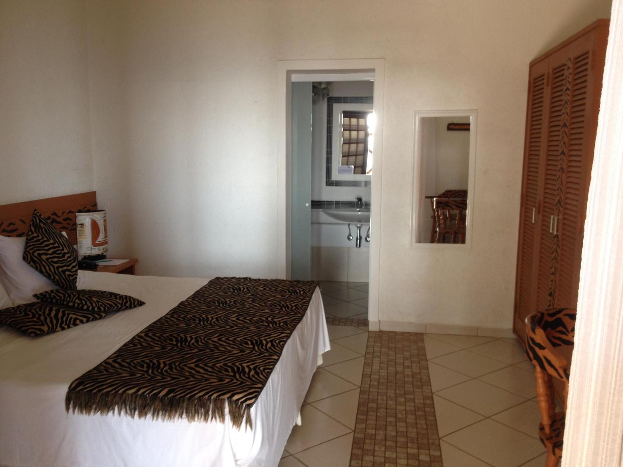 Standard Suite,264028437:JPEG