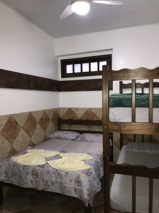 Quarto Triplo com Banheiro
