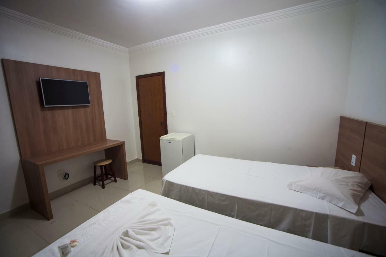 Quarto com 2 Camas de Solteiro