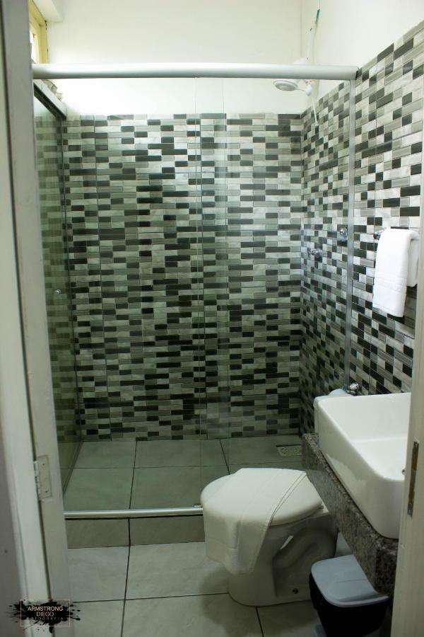 Quarto Grande com Cama de Casal ou 2 de Solteiro