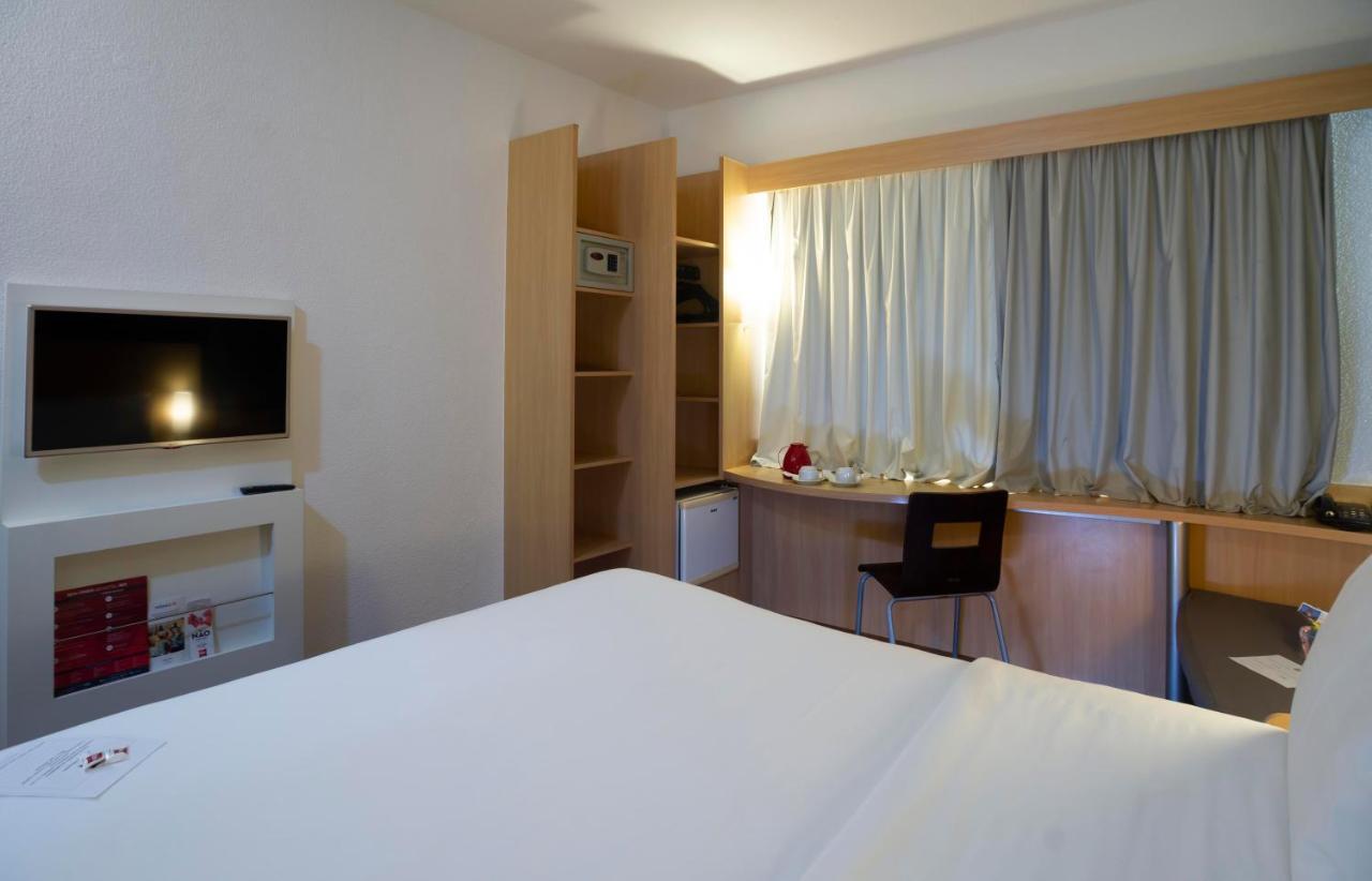 Quarto Standard com 1 Cama de Casal