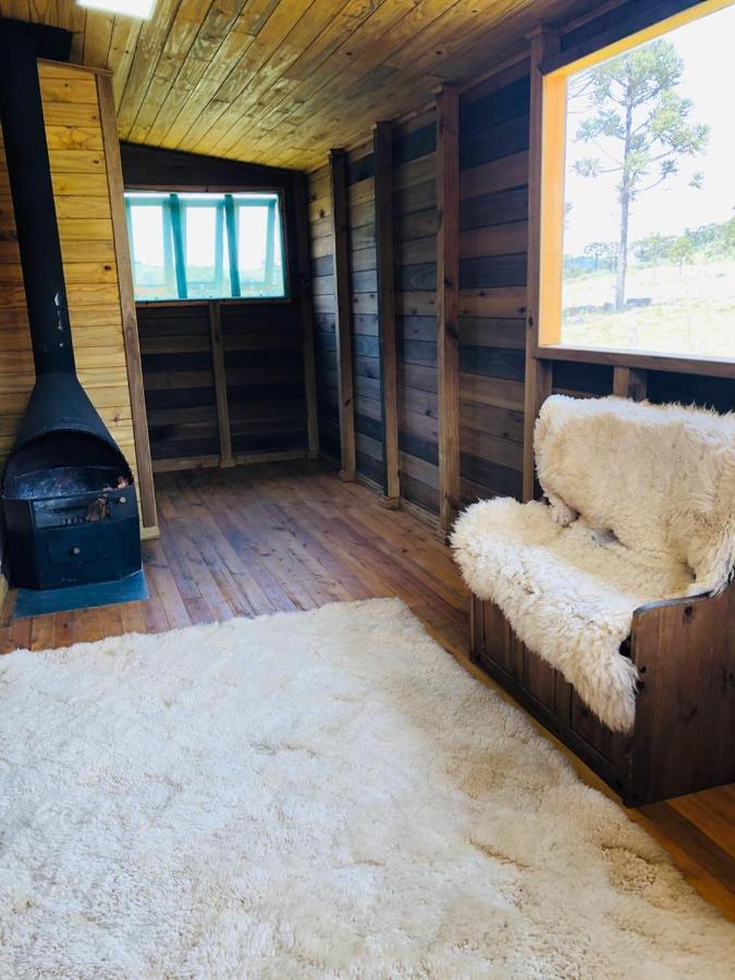 Quarto Triplo com Banheiro Privativo