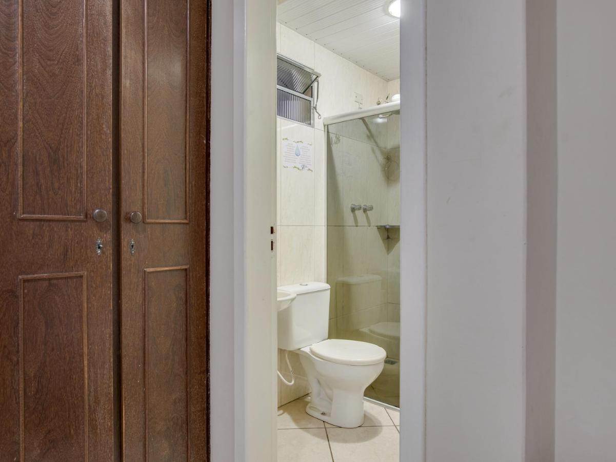 Quarto com 2 Camas de Solteiro