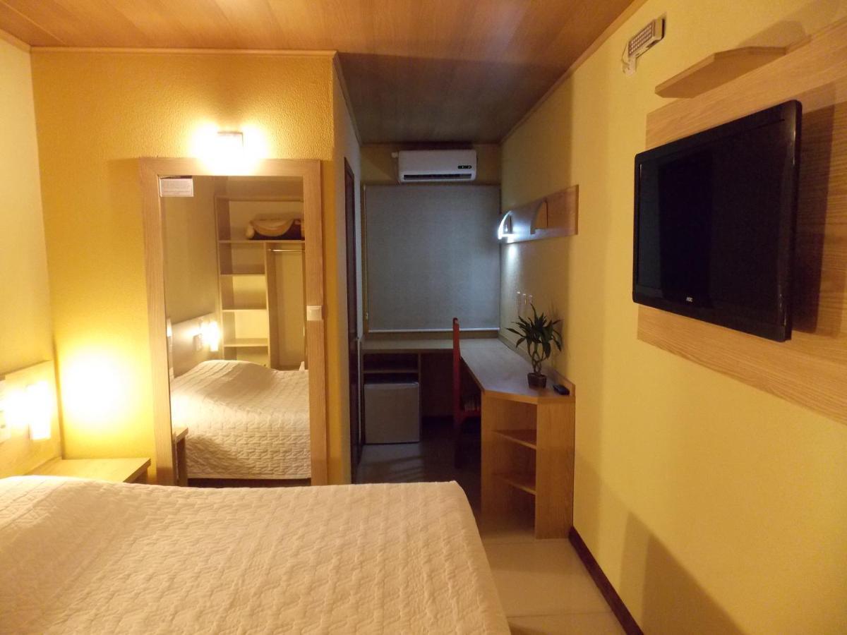 Quarto Econômico com Cama de Casal ou 2 de Solteiro