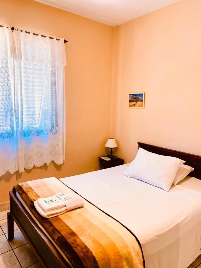 Quarto com Cama de Casal ou 2 de Solteiro