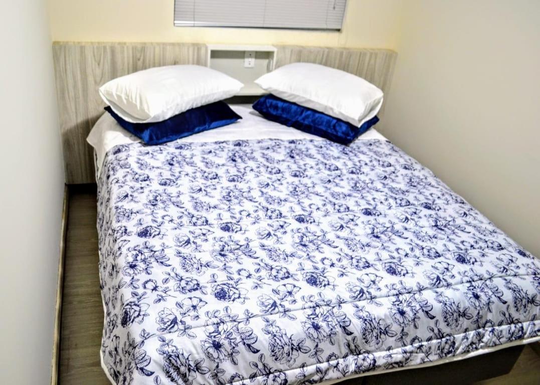 Quarto Grande com Cama de Casal ou 2 de Solteiro