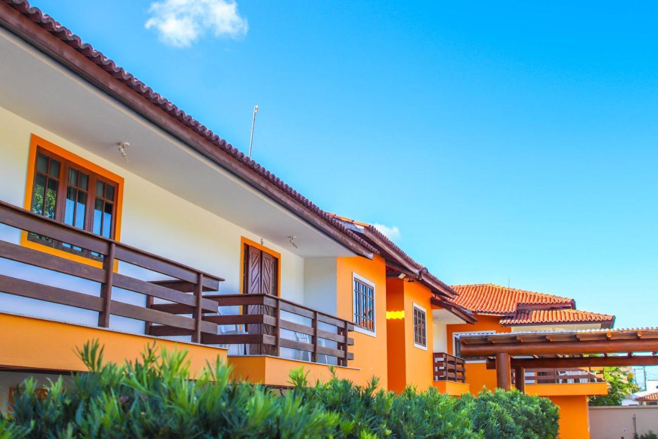 Apartamento de 2 Quartos com Varanda
