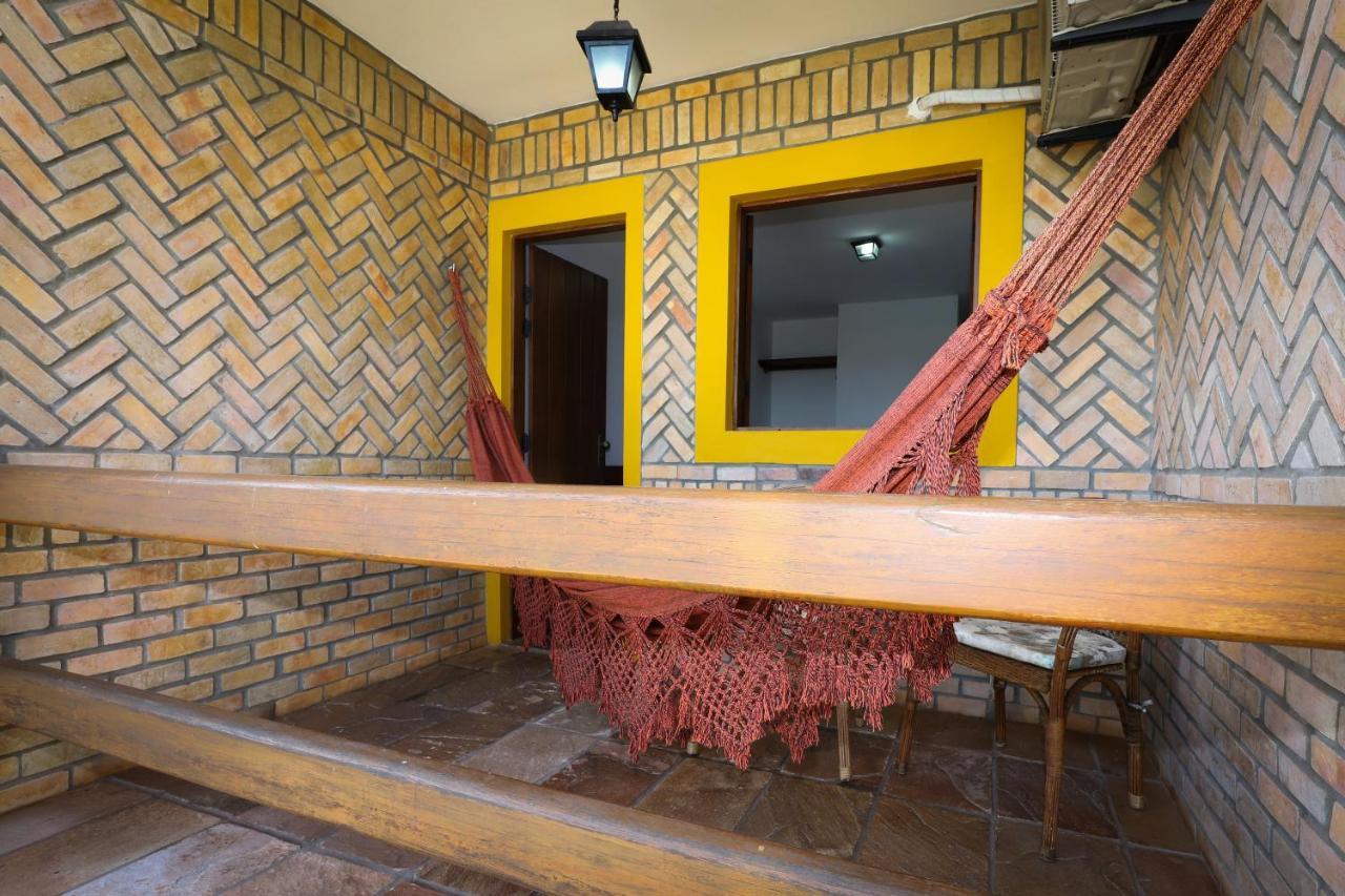 Quarto Duplo com Varanda e Vista para a Piscina