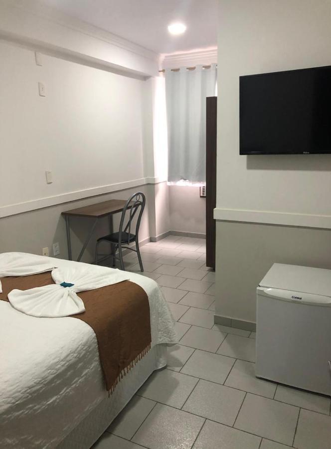 Quarto com Cama de Casal ou 2 de Solteiro e Banheiro Privativo