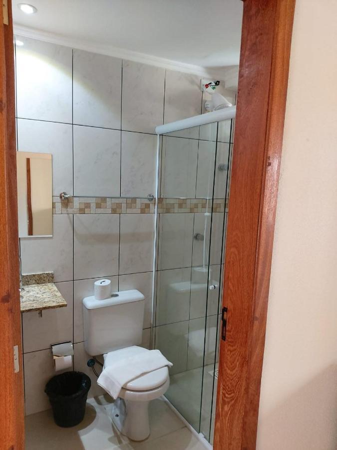 Quarto Grande com 2 Camas de Solteiro