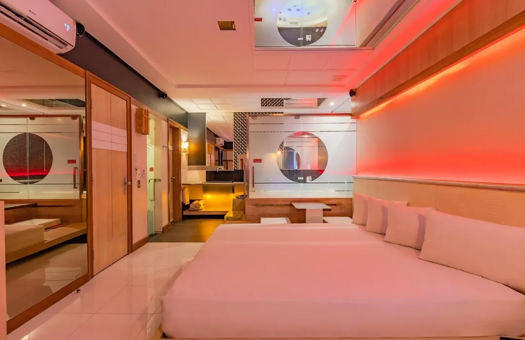 Dragon Motel (Adults Only)-1