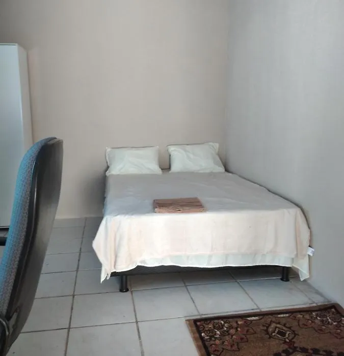 Casa Das Flores Colorado - Aluguel De Quartos Com Camas De Casal - Banheiros Compartilhados-1