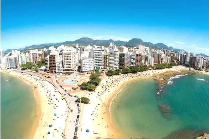 Casa Super Agradavel, 250 Metros Da Praia Da Areia Preta, Cinco Quartos Com Ar, Wifi, Garagem, Completa-1