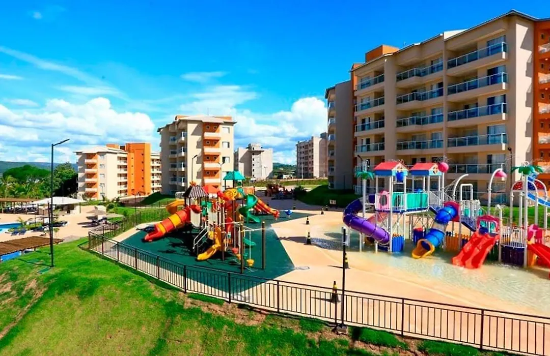 Apartamento em Caldas Novas - Estrutura de Resort localizado a beira do Lago Corumbá V-1