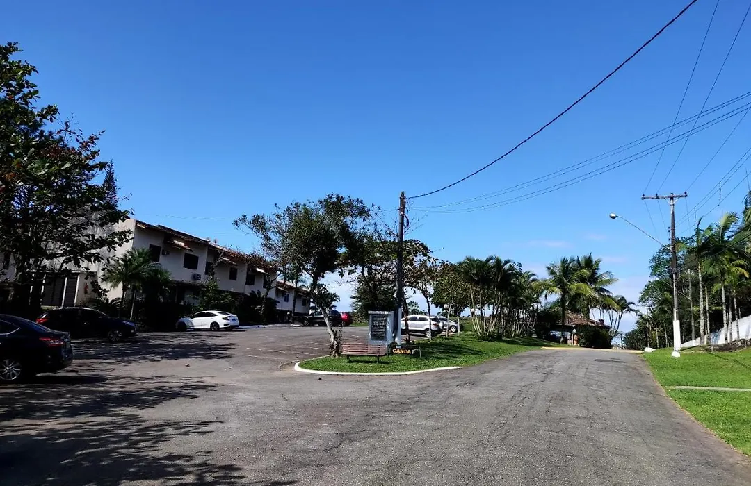 Apartamento até 10 pessoas na enseada Guarujá em condomínio clube praia piscinas salão jogos quadra futebol campo parquinho brinquedos Wi-fi Home office-1