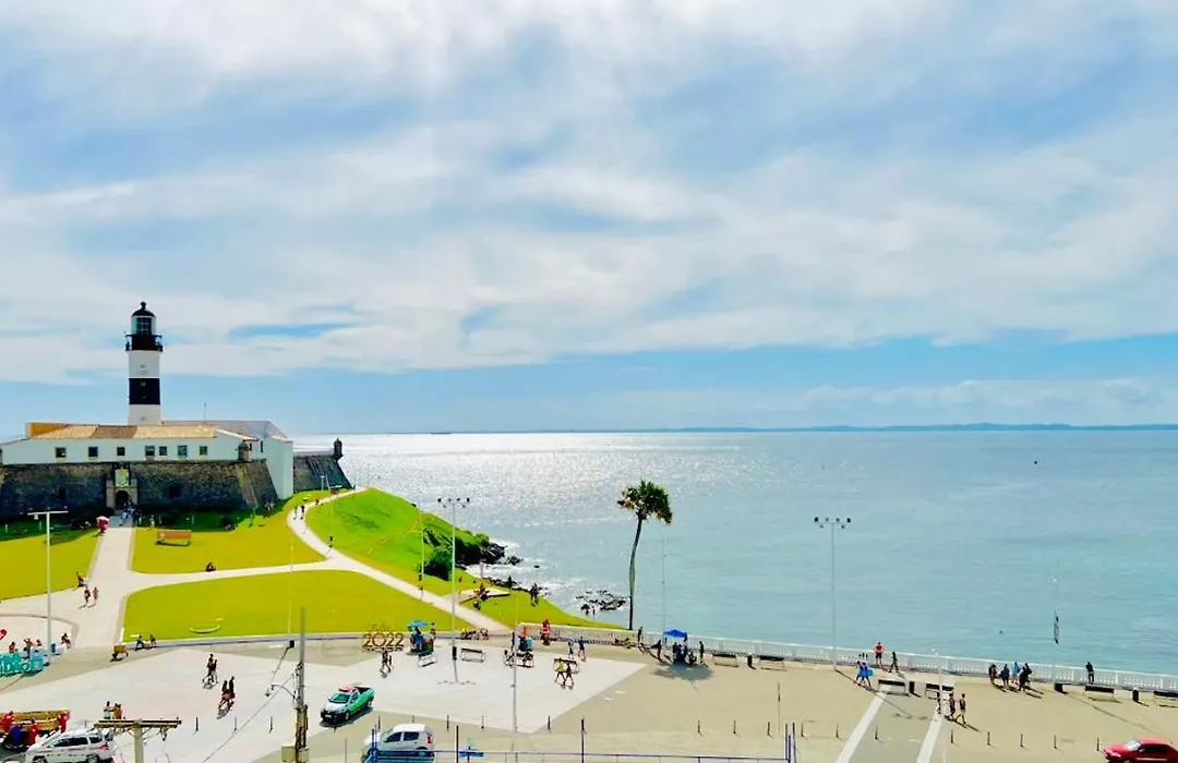 Apartamento No Farol Da Barra. Vista Deslumbrante Para O Mar! No Circuito Do Carnaval. Ao Lado Do Porto Da Barra !-1