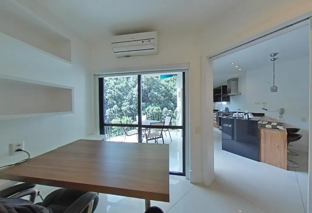 Amazing Full Service Hotel Condo In Copacabana-1