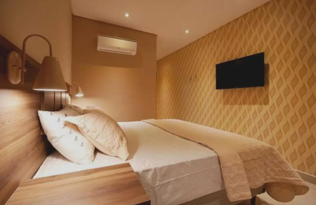 Guess Hotel & Motel-1