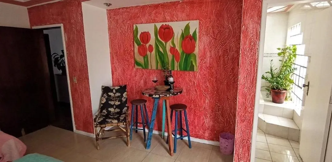 Suíte com Sacada, Café, Cozinha e Pet Friendly-1