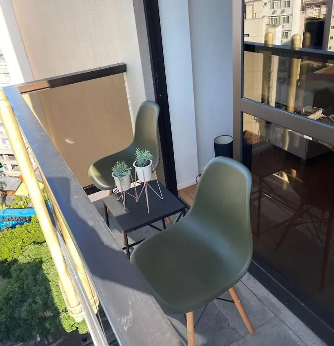 Flat no Leblon, 2 Quadras da Praia, Academia e Arrumação Diária na Rua Dias Ferreira by Tata-1