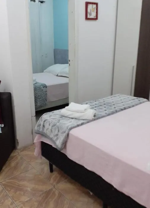 Kitnet Com 2 Quartos E 1 Banheiro-1