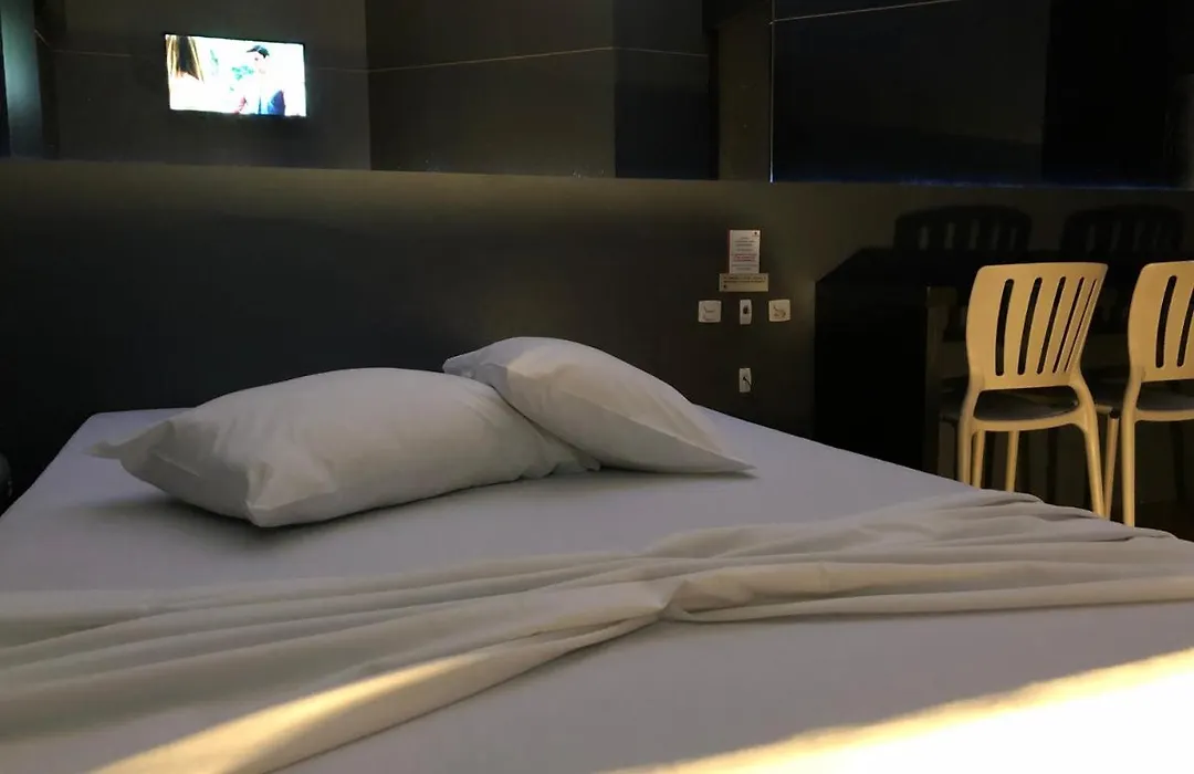 Snob Motel (Adults Only)-1