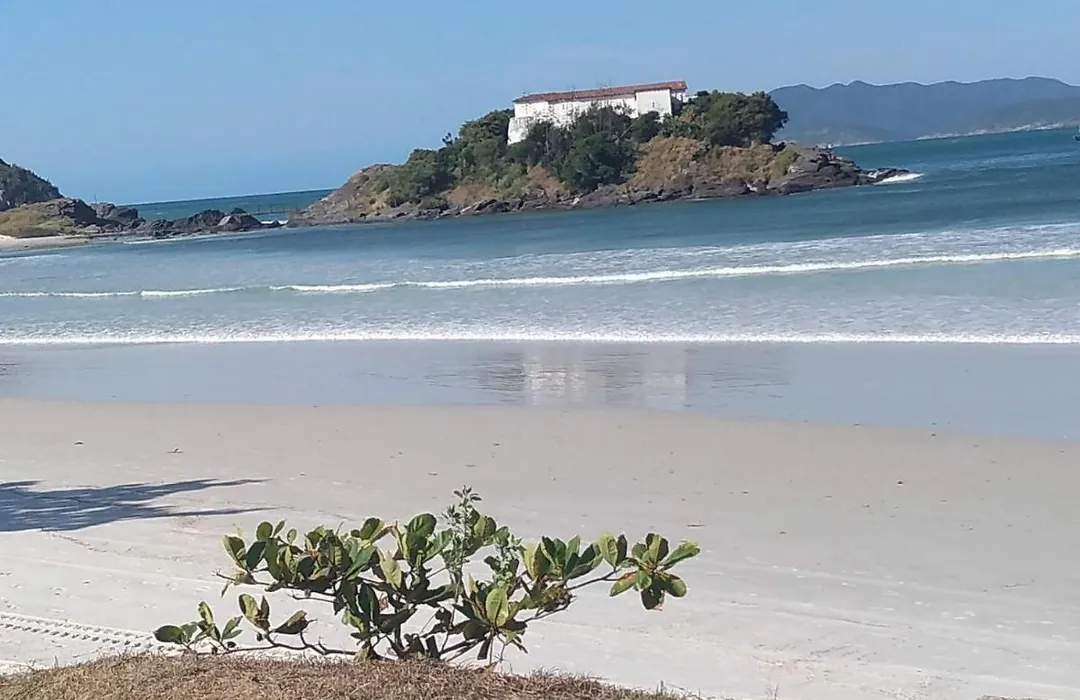 Apartamento a 50m da praia do forte-1