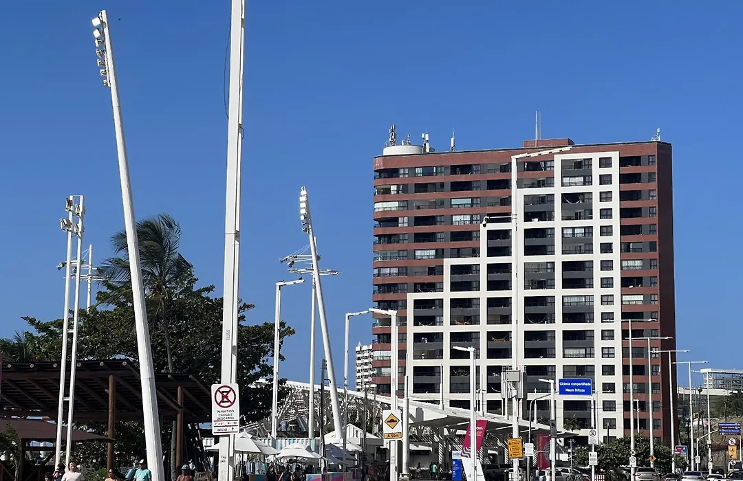 Particular Iate Plaza-1