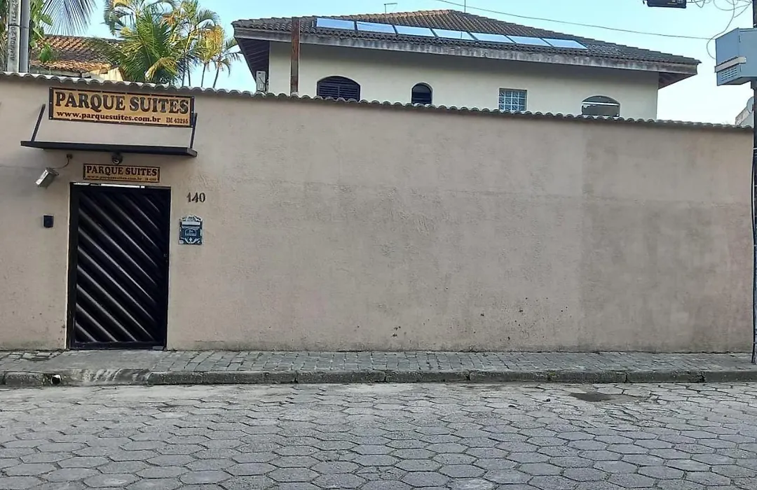 Pousada Parque Suites - Estacionamento e Piscina na Enseada-1
