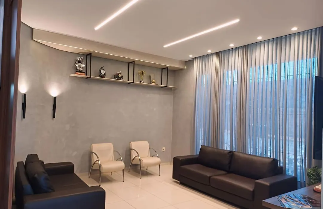 Executive Hotel Mt-1