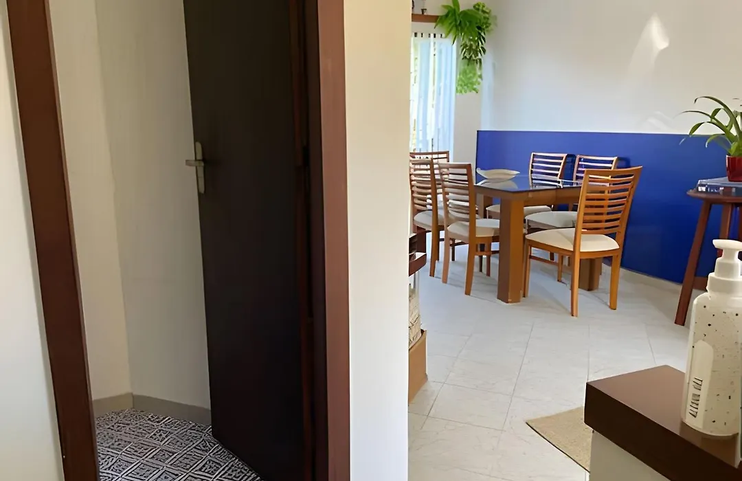 Casa super Charmosa em condomínio na praia-1