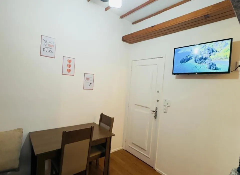Apmaravilhoso Quarto E Sala Leblon Recem Reformado Aceito 5 Pessoas Na Ataulfo De Paiva-1