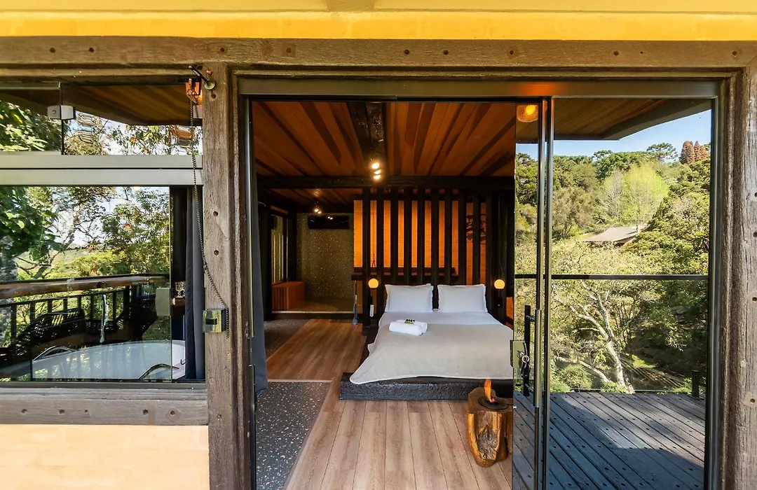 Casa Container 80 - Suítes privativas e sofisticadas integradas à natureza-1