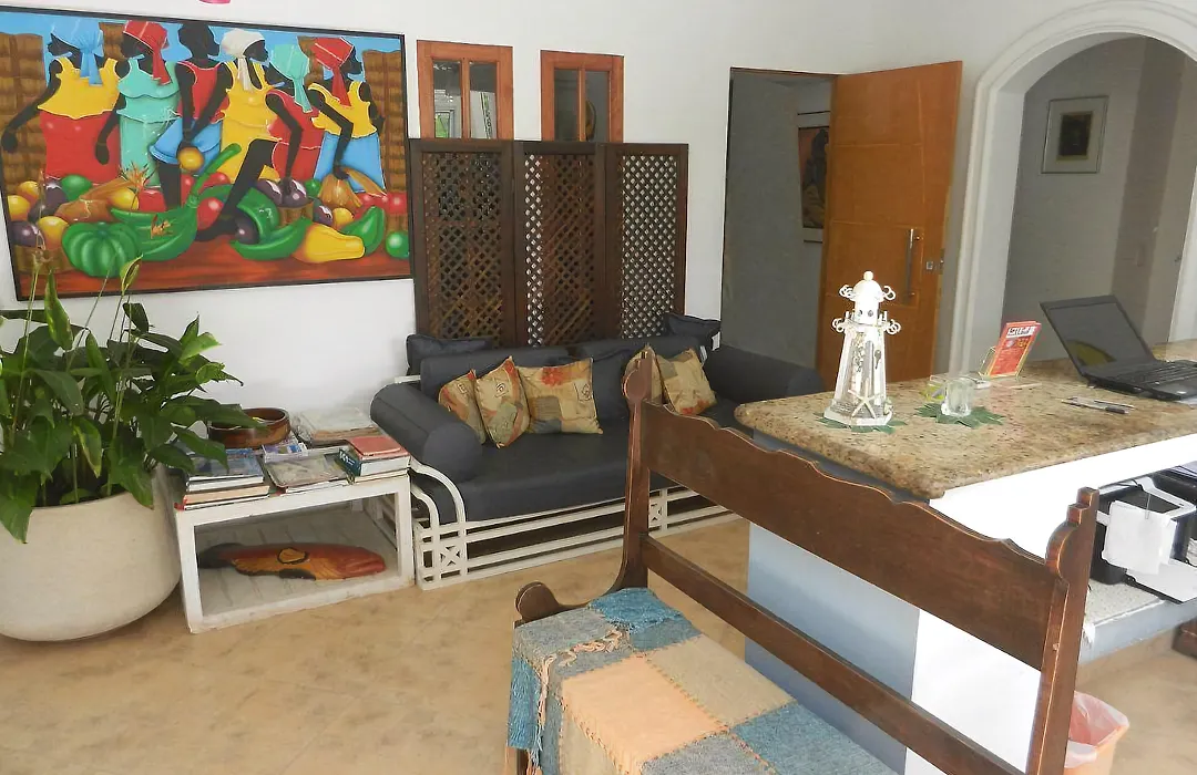 Hotel Pousada Iracemar, 60m da Praia da Enseada, Piscina Aquecida ao Ar Livre para Relaxar em Qualquer Estação, Café da Manhã, Estacionamento, Recepção 24h, Aproveite o Mar, Passeios e Atividades Náuticas a 100 metros-1