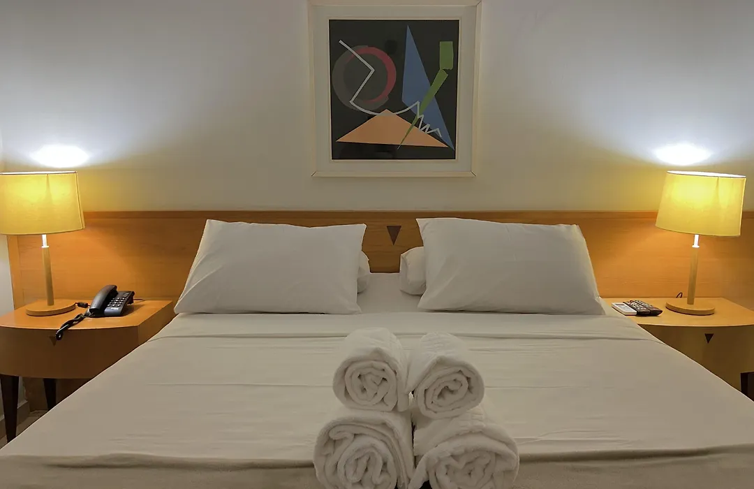Hotel Canada-1